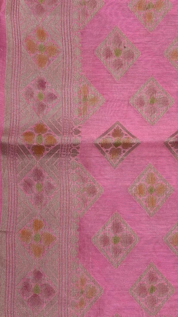 Humairah_Pure_Handloom_Baby_Pink_Cotton_Golden_Zari_Hand_Painted_Booti_with_Golden_Zari_Zig-Zag_Handpainted_Pallu_Zari_Border_and_Baby_Pink_Blouse