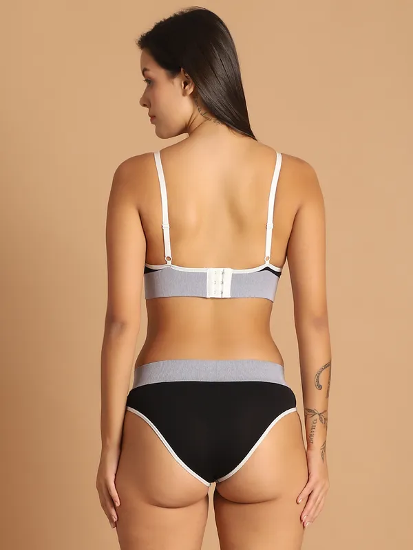 Black_Cotton_Full_Coverage_Padded_Bra_With_Mid_Rise_Brief_Lingerie_Set_For_Women