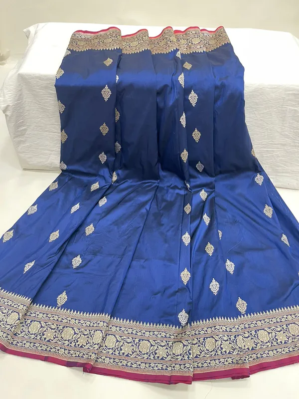 Humairah_Pure_Handloom_Katan_Silk_Navy_Blue_Kadhwa_Gold_&_Silver_Zari_Booti_with_Kadhwa_Border_and_Navy_Blue_Stripe_Blouse