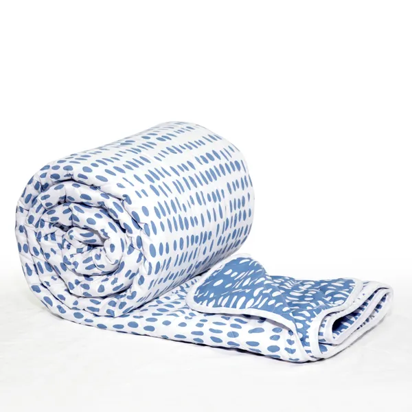 Printed_Single_Comforter_for_Mild_Winter_(Polyester,_Blue,_White)