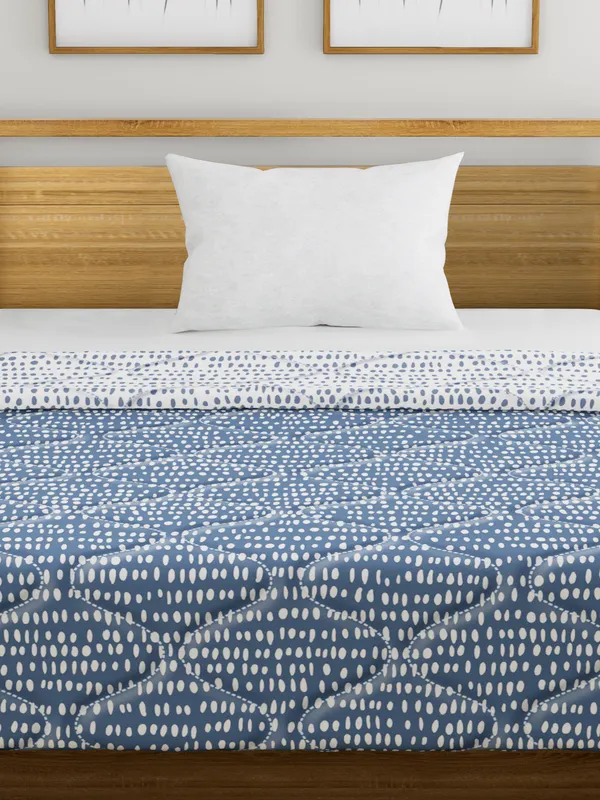 Printed_Single_Comforter_for_Mild_Winter_(Polyester,_Blue,_White)