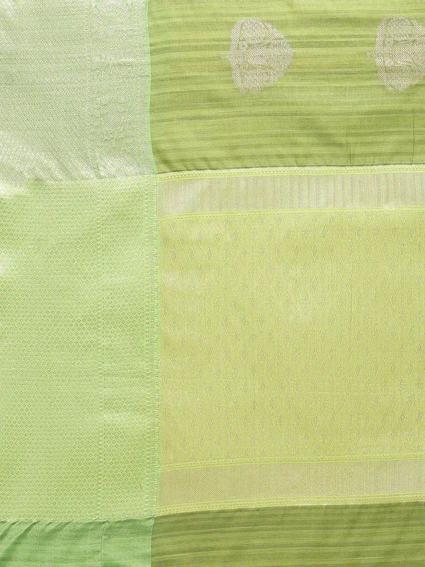 Green_Matka_Silk/Silk_Blend_Banarasi_Sarees_For_Women