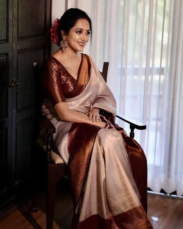 Banarasi_Silk_Saree_With_Jacquard_Work_On_All_Over_Pallu
