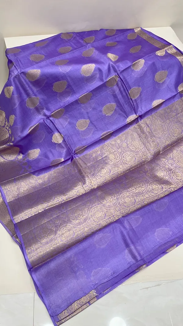 Humairah_Pure_Handwoven_Violet_Tussar_Silk_Copper_Floral_Zari_Booti_with_Leheriya_Zari_Border_and_Big_Boota_Pallu_with_Violet_Blouse