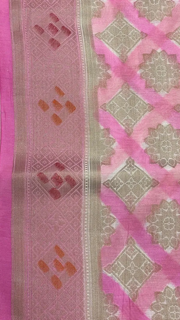 Humairah_Pure_Handloom_Light_Pink_Cotton_Zari_Boota_Handpainted_Stripe_with_Pink_Handpainted_Pallu_Zari_Border_and_Pink_Blouse