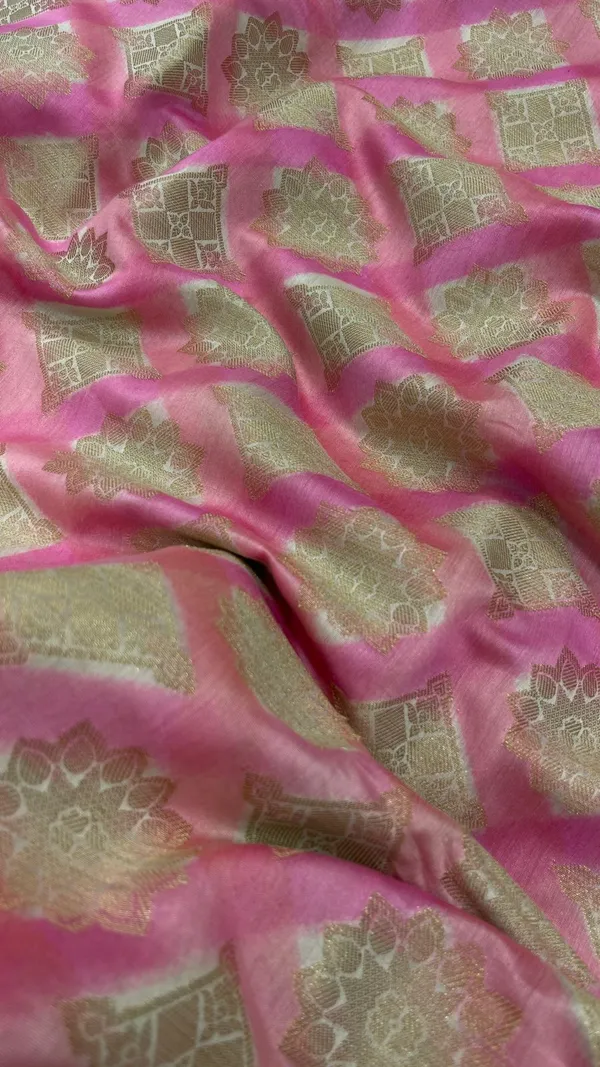 Humairah_Pure_Handloom_Light_Pink_Cotton_Zari_Boota_Handpainted_Stripe_with_Pink_Handpainted_Pallu_Zari_Border_and_Pink_Blouse