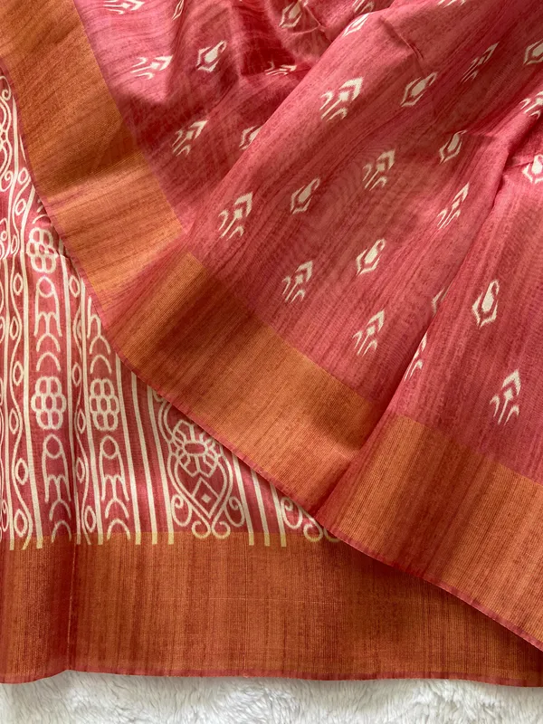 Soft_Tussar_Silk_sarees_with_Beautiful_Print_With_Attractive_Border_And_Contrast_Print_Blouse_With_Tassels