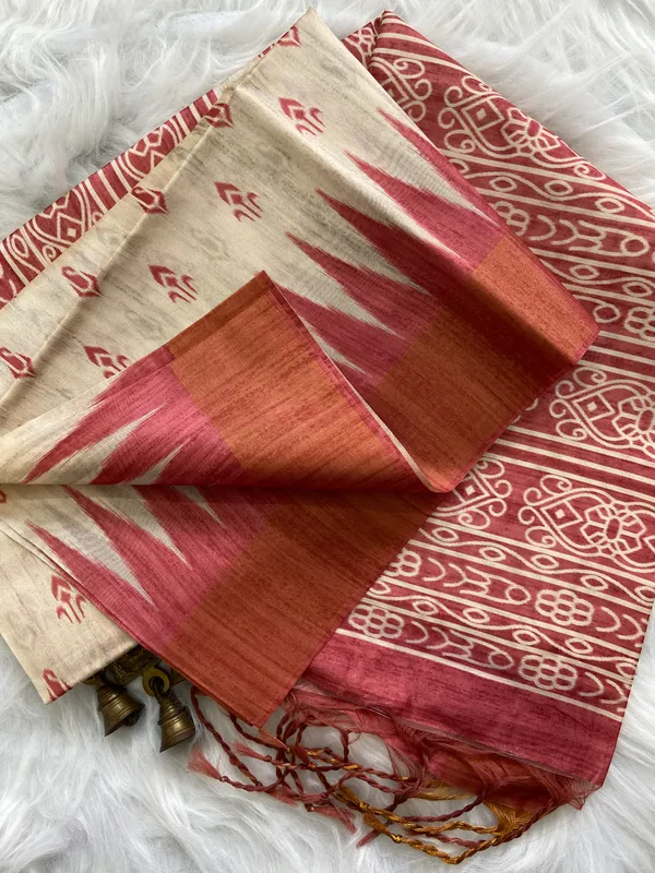 Soft_Tussar_Silk_sarees_with_Beautiful_Print_With_Attractive_Border_And_Contrast_Print_Blouse_With_Tassels
