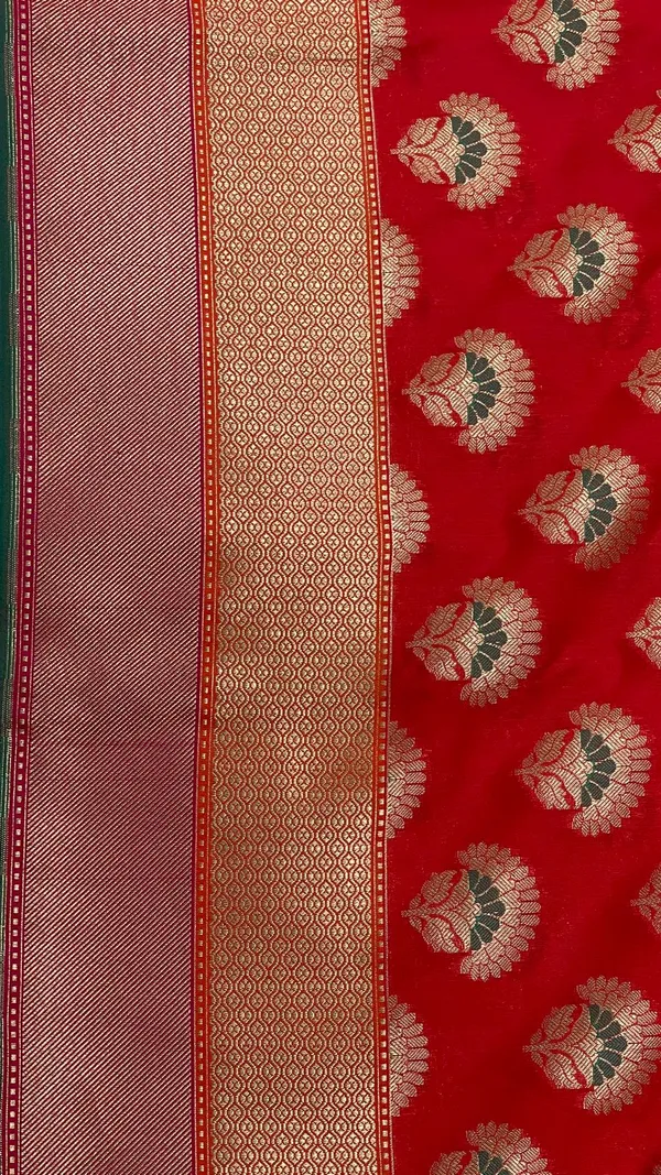 Humairah_Presents_Red_Katan_Silk_Floral_Zari_Minakari_Booti_with_Banarasi_2D_Zari_Border_and_Floral_Pallu_with_Red_Blouse