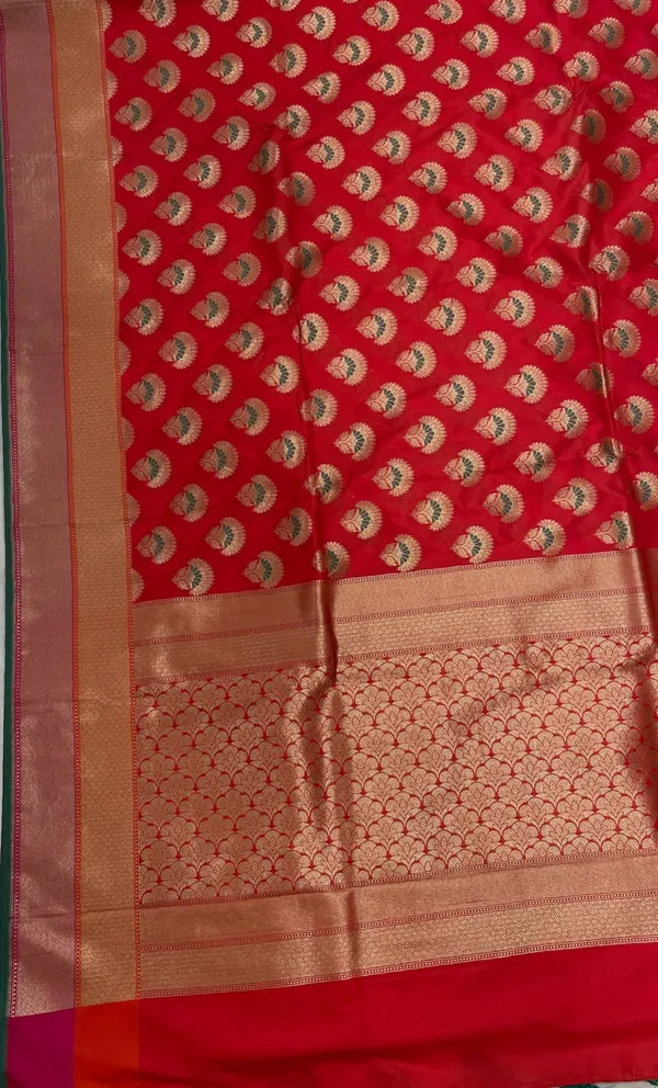 Humairah_Presents_Red_Katan_Silk_Floral_Zari_Minakari_Booti_with_Banarasi_2D_Zari_Border_and_Floral_Pallu_with_Red_Blouse