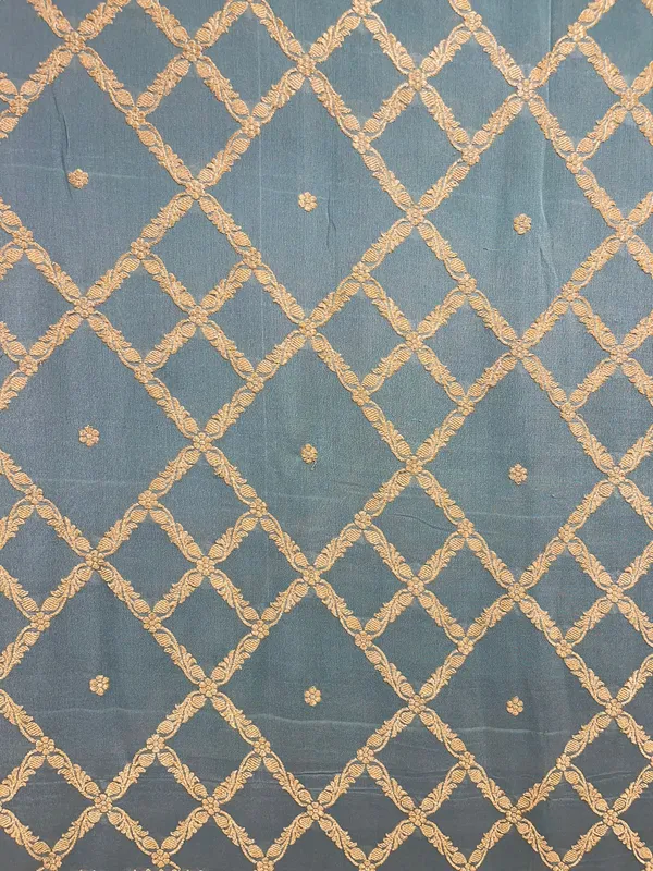 Humairah_Timeless_Elegance_Pure_Silk_Handwoven_Grey_Khaddi_Georgette_Jangla_Kadhwa_Zari_Jaal_with_Banarasi_Kadhwa_Border_and_Grey_Blouse_KHDDI_JNG_AHM_1
