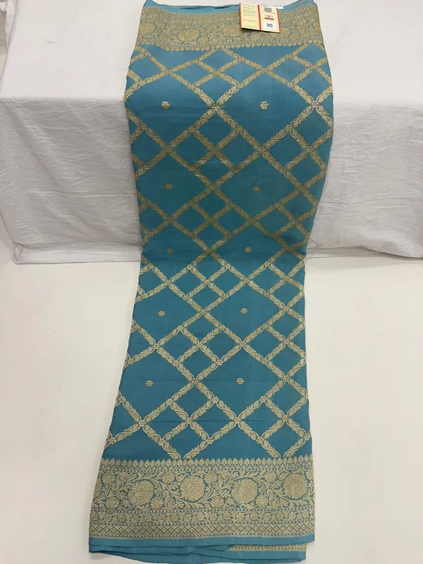 Humairah_Timeless_Elegance_Pure_Silk_Handwoven_Grey_Khaddi_Georgette_Jangla_Kadhwa_Zari_Jaal_with_Banarasi_Kadhwa_Border_and_Grey_Blouse_KHDDI_JNG_AHM_1