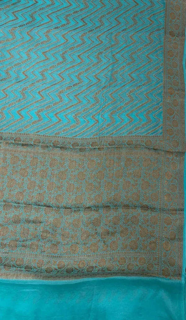 Humairah_Presents_Pure_Handloom_Sea_Green_Chiffon_Copper_Zari_Zig-Zag_with_Floral_Copper_Zari_Jaal_Anchal_and_Zari_Border_with_Sea_Green_Blouse