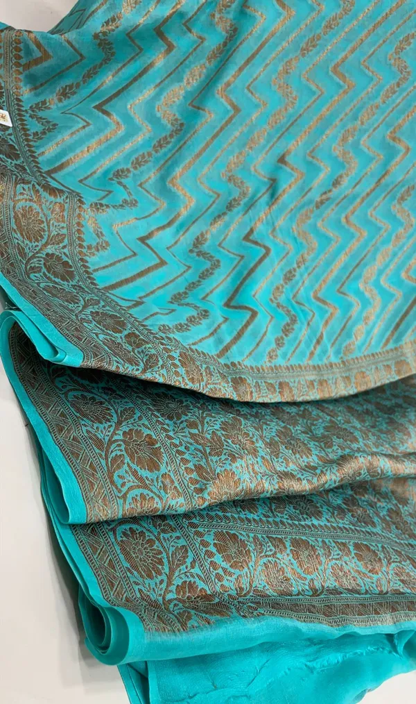 Humairah_Presents_Pure_Handloom_Sea_Green_Chiffon_Copper_Zari_Zig-Zag_with_Floral_Copper_Zari_Jaal_Anchal_and_Zari_Border_with_Sea_Green_Blouse