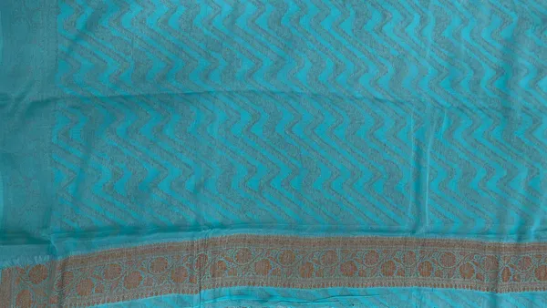 Humairah_Presents_Pure_Handloom_Sea_Green_Chiffon_Copper_Zari_Zig-Zag_with_Floral_Copper_Zari_Jaal_Anchal_and_Zari_Border_with_Sea_Green_Blouse