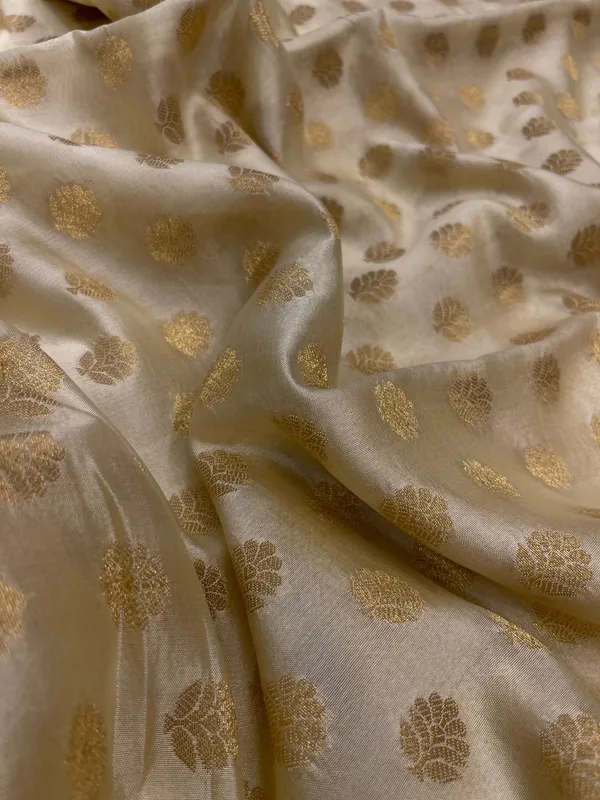 Humairah_Pure_Handloom_Off-White_Dupion_Silk_Golden_Zari_Floral_Booti_Banarasi_Zari_Border_with_Floral_Gold_Pallu_with_Multi_Lehariya_Stripe_and_Off-White_Blouse