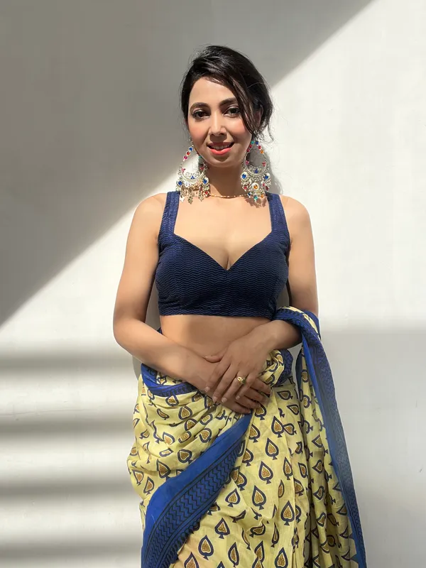Ikkat_Print_Pure_Soft_Cotton_saree_With_Blouse_Piece