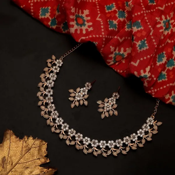 Gujju_Latest_Necklace_Set_With_Earrings_For_Girls_And_Women