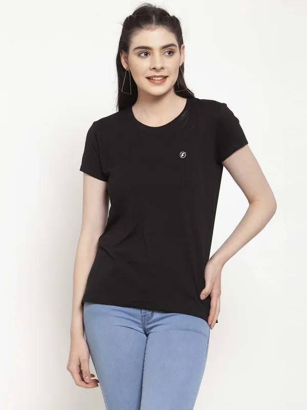 Pack_of_2_Black_&_White_Cotton_Round_Neck_Short_Sleeves_T-Shirt_For_Women