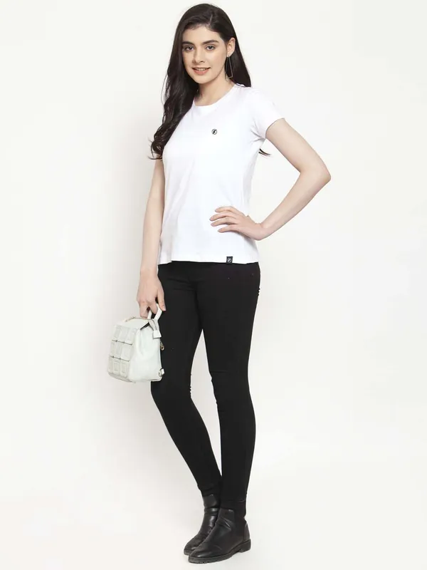 Pack_of_2_Black_&_White_Cotton_Round_Neck_Short_Sleeves_T-Shirt_For_Women
