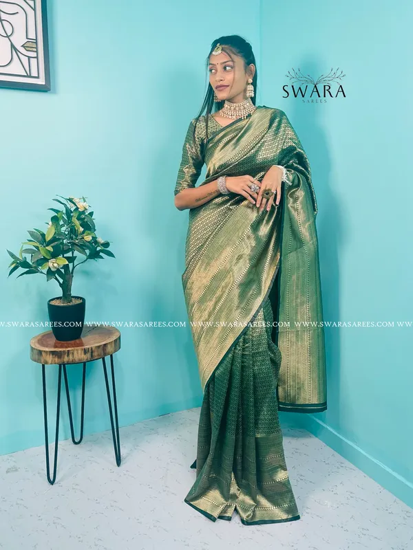 https://d1311wbk6unapo.cloudfront.net/NushopCatalogue/tr:f-webp,w-600,fo-auto/cx44JPpF_9RDKSU1VXP_2023-05-22_1.jpg__Swara Saree