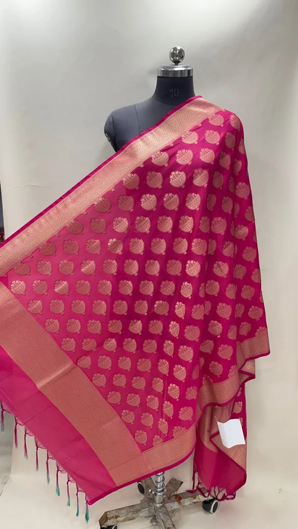 Humairah_Presents_Pink_Semi_Katan_Silk_Golden_Zari_Floral_Boota_With_Zig-Zag_Zari_Border_Banarasi_Dupatta