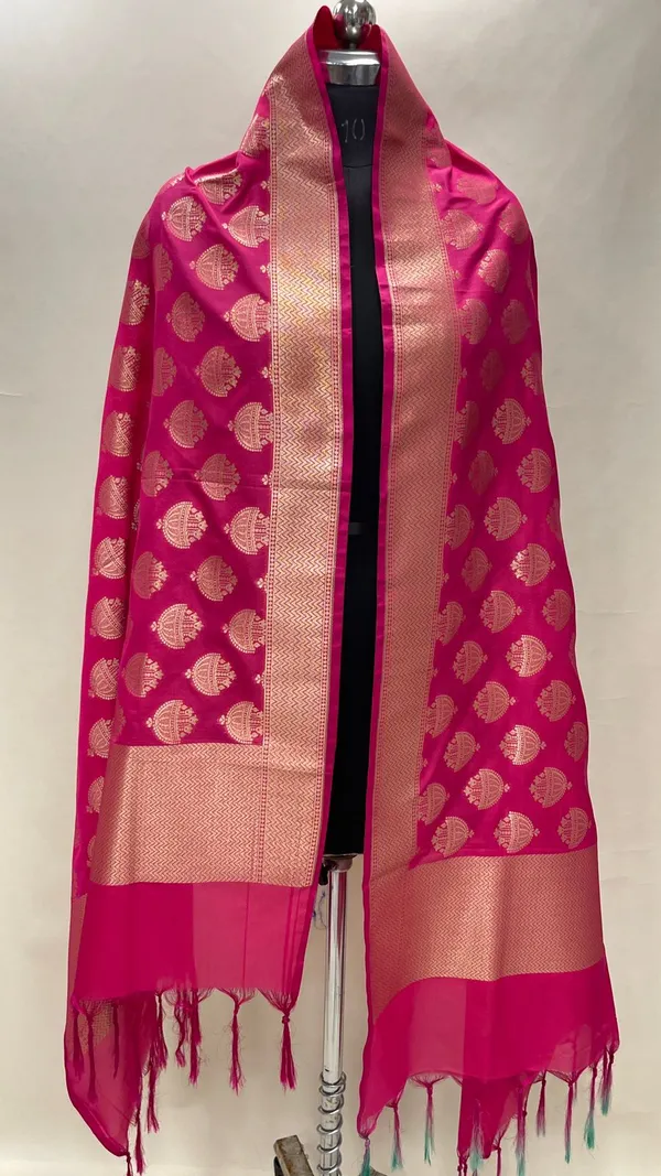Humairah_Presents_Pink_Semi_Katan_Silk_Golden_Zari_Floral_Boota_With_Zig-Zag_Zari_Border_Banarasi_Dupatta