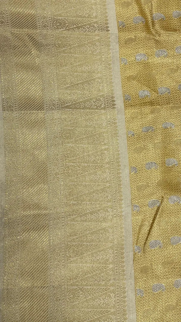 Humairah_Presents_Gold_Tissue_Alfi_Silver_Zari_Booti_with_Contrast_Off_White_Pallu_Saree_with_Off_White_Blouse