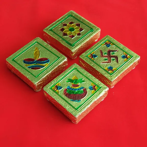 Minakari_Wooden_Chowki_/_Singhasan_/_Bajot_Size_3x3_Inch_Pack_Of_4_Pis