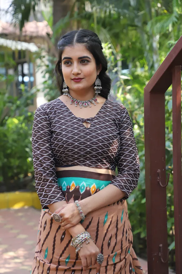 Ikkat_Hand_Block_Print_Print_Pure_Soft_Cotton_saree_With_Blouse_Piece
