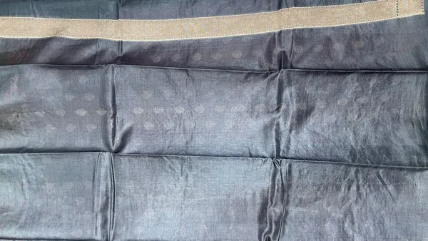 Humairah_Pure_Handwoven_Mauve_Tussar_Silk_Floral_Zari_Booti_Skirt_Mina_Floral_Zari_Black_Border_with_Black_Blouse_Piece