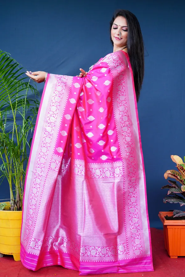 Pink_Colour_Pure_Paithani_Silk_Saree_With_Rich_Pallu_And_Unstiched_Blouse_Piece.
