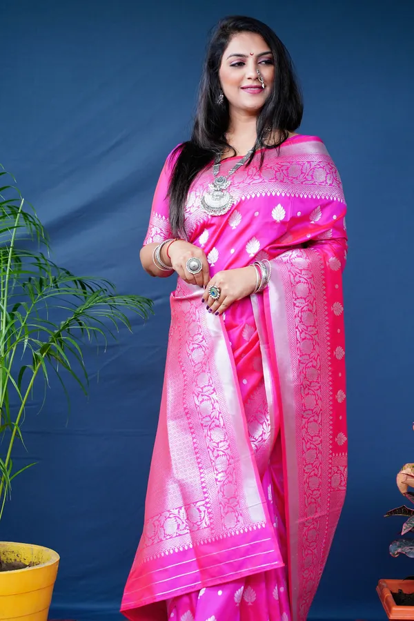 Pink_Colour_Pure_Paithani_Silk_Saree_With_Rich_Pallu_And_Unstiched_Blouse_Piece.