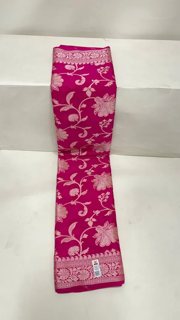 Humairah_Presents_Pure_Handloom_Magenta_Chiffon_Floral_Golden_Zari_Boota_Jaal_with_Banarasi_Zari_Border_and_Magenta_Blouse