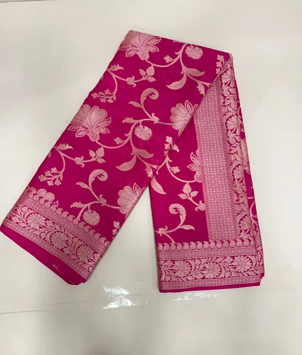 Humairah_Presents_Pure_Handloom_Magenta_Chiffon_Floral_Golden_Zari_Boota_Jaal_with_Banarasi_Zari_Border_and_Magenta_Blouse