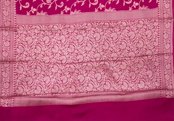 Humairah_Presents_Pure_Handloom_Magenta_Chiffon_Floral_Golden_Zari_Boota_Jaal_with_Banarasi_Zari_Border_and_Magenta_Blouse