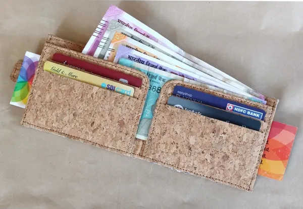 Handcrafted_Weaved_Newspaper_Wallet