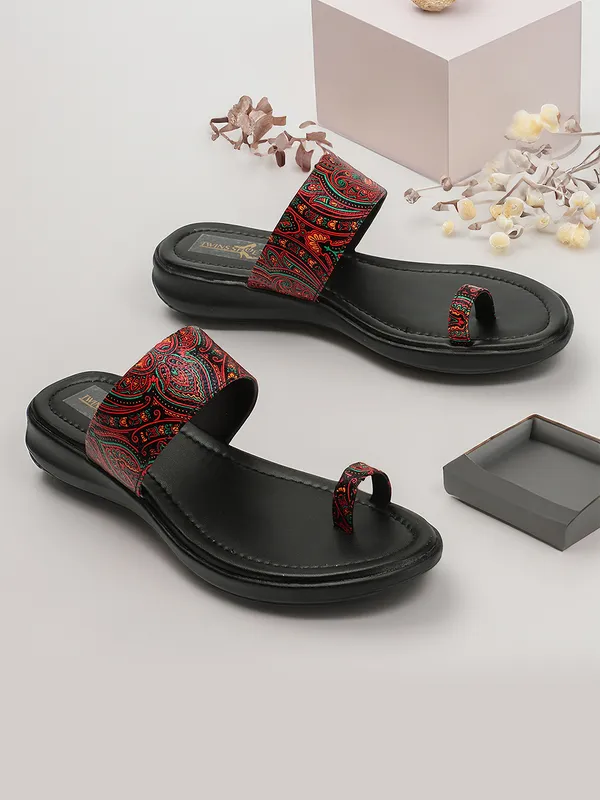 Casual_Angutha_Style_Flat_Slippers_(Red)