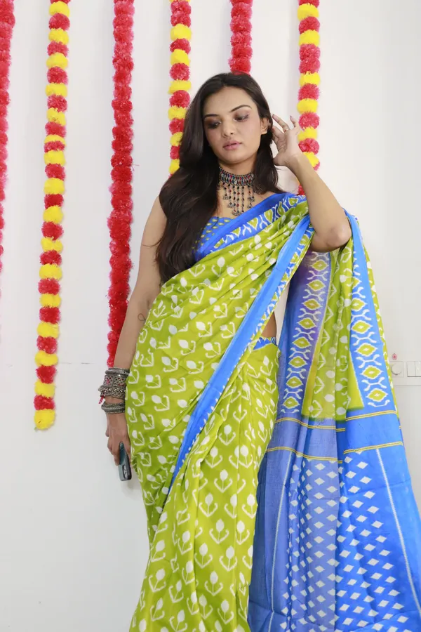 Ikkat_Print_Pure_Soft_Cotton_saree_With_Blouse_Piece