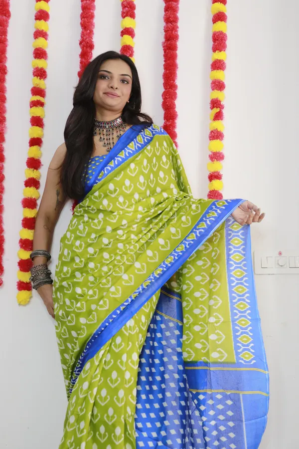 Ikkat_Print_Pure_Soft_Cotton_saree_With_Blouse_Piece