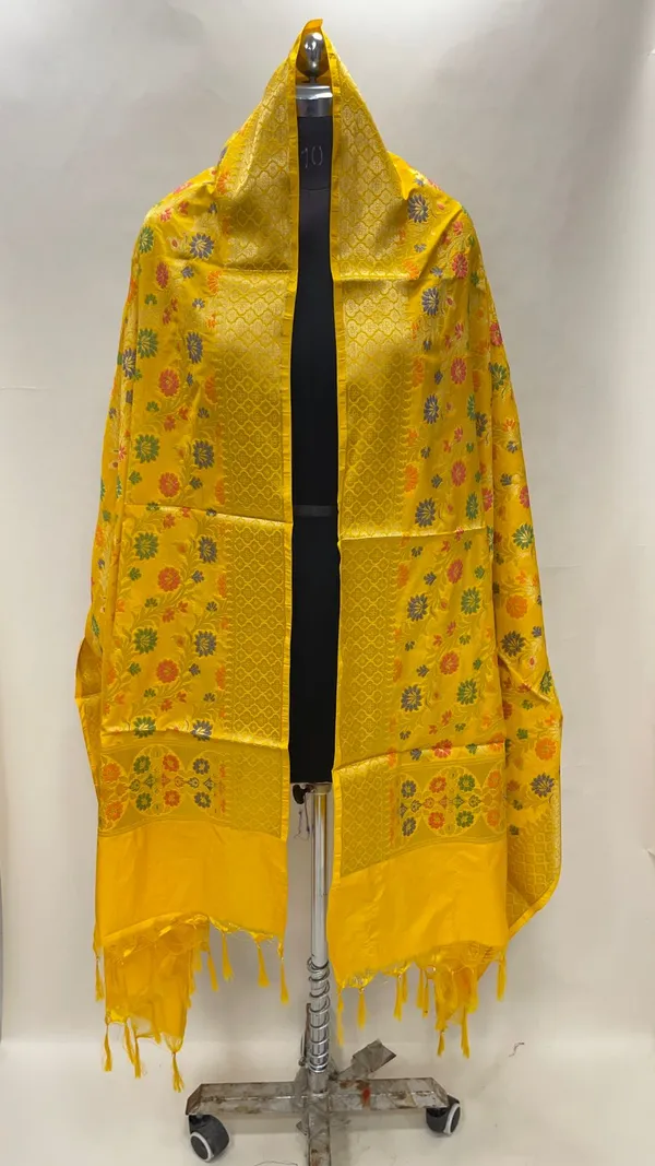Humairah_Presents_Yellow_Semi_Katan_Silk_Golden_Zari_Floral_Stripe_Tilfi_Mina_Zari_Jaal_Banarasi_Dupatta