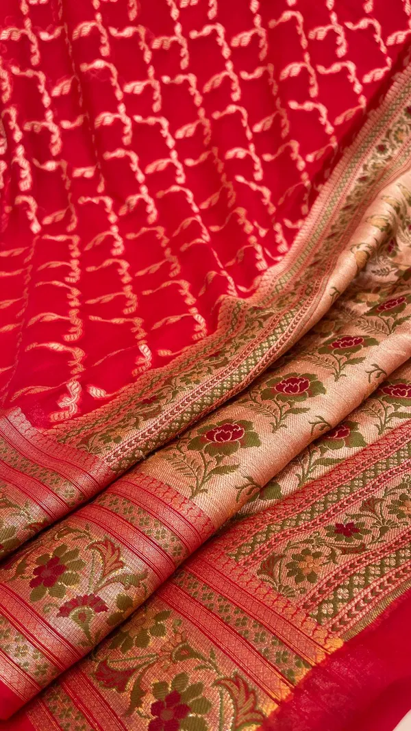 Humairah_Presents_Pure_Handloom_Red_Chiffon_Gold_Zari_Jaal_with_Floral_Mina_Jaal_Anchal_and_Tilfi_Zari_Border_with_Red_Blouse