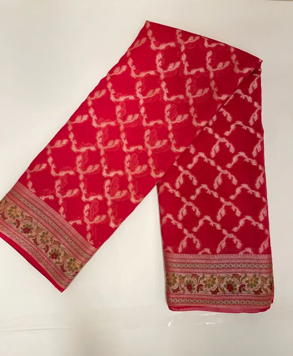 Humairah_Presents_Pure_Handloom_Red_Chiffon_Gold_Zari_Jaal_with_Floral_Mina_Jaal_Anchal_and_Tilfi_Zari_Border_with_Red_Blouse