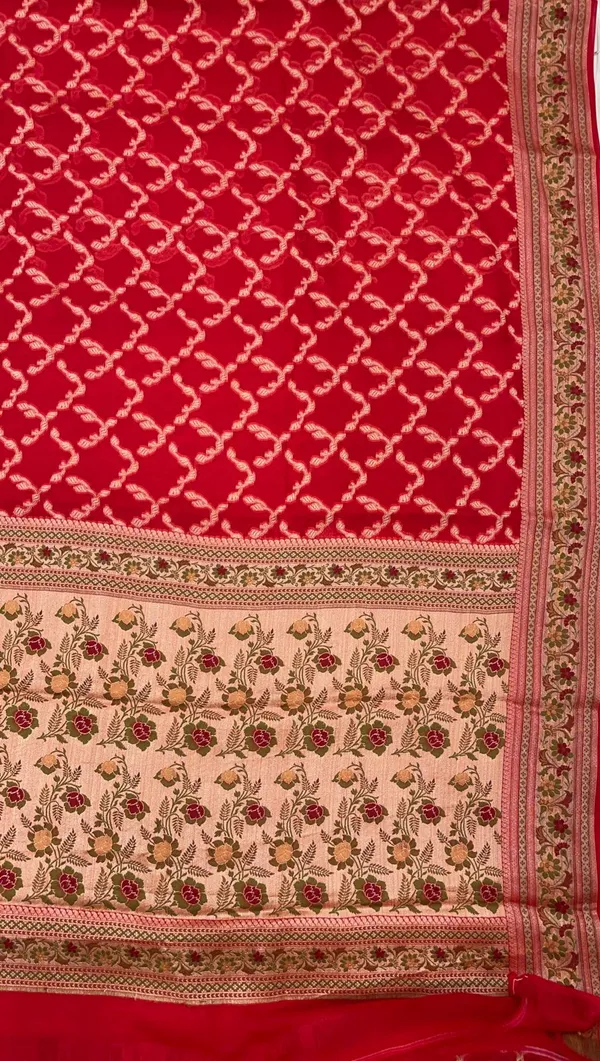 Humairah_Presents_Pure_Handloom_Red_Chiffon_Gold_Zari_Jaal_with_Floral_Mina_Jaal_Anchal_and_Tilfi_Zari_Border_with_Red_Blouse