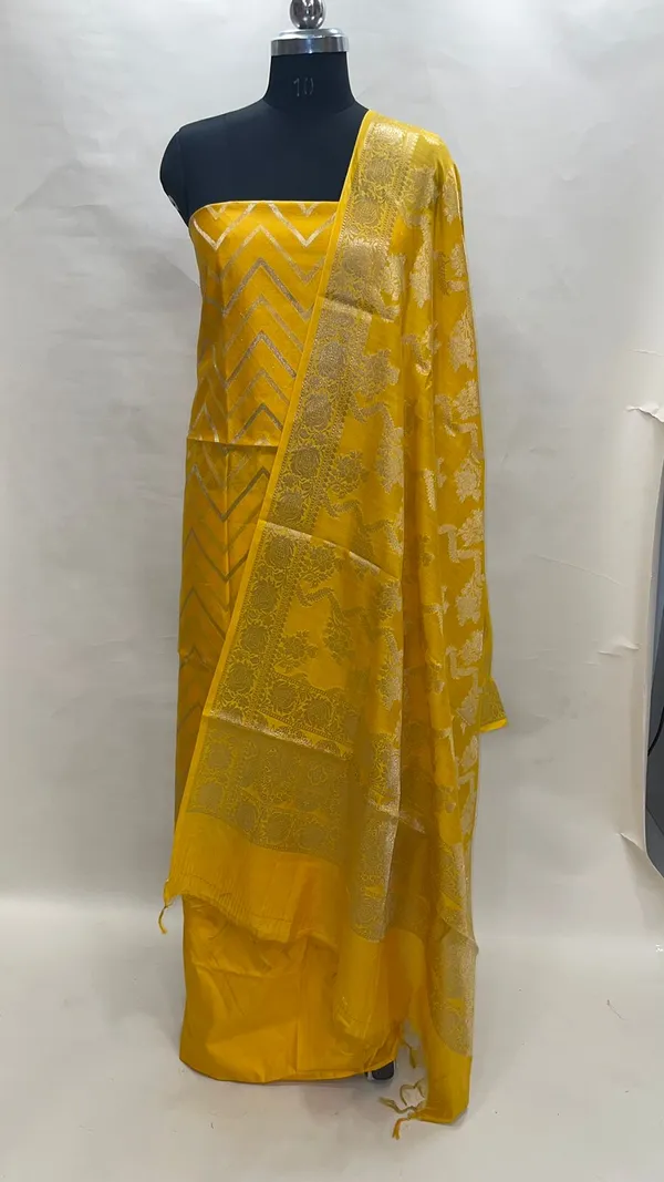Humairah_Present_Yellow_Cotton_Silk_3pcs_Suit_Set_accompanied_with_Plain_Bottom_and_Top_Golden_Zig_Zag_Stripe__&_Yellow_Golden_Zari_Lehariya_Jaal_Cotton_Silk_Dupatta