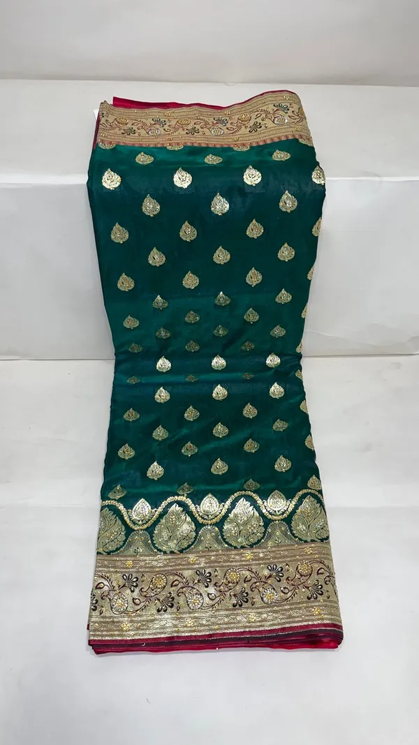 Humairah_Presents_Dark_Green_Stone_Work_Golden_Zari_Booti_with_Contrast_Red_Paisely_Lehariya_Pallu_Zari_Border_with_Red_Blouse_Banarasi_Saree