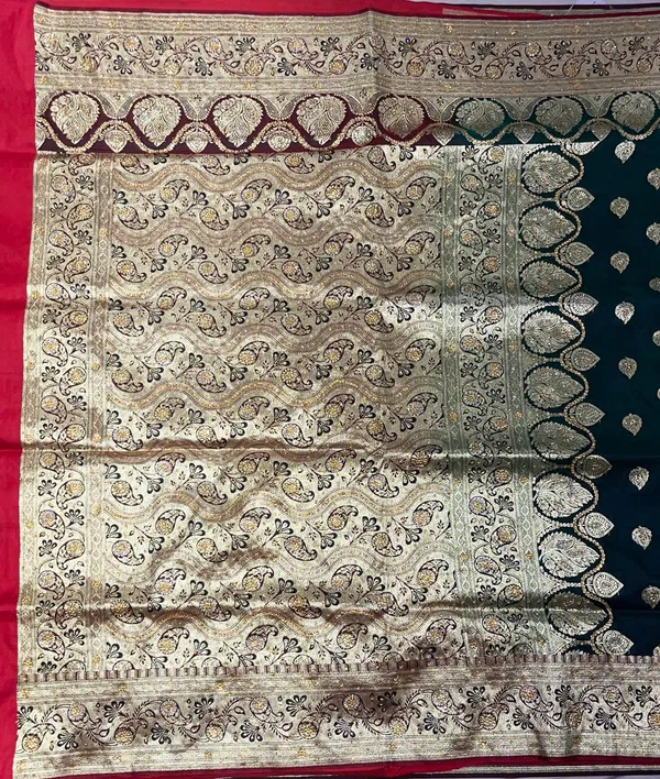 Humairah_Presents_Dark_Green_Stone_Work_Golden_Zari_Booti_with_Contrast_Red_Paisely_Lehariya_Pallu_Zari_Border_with_Red_Blouse_Banarasi_Saree