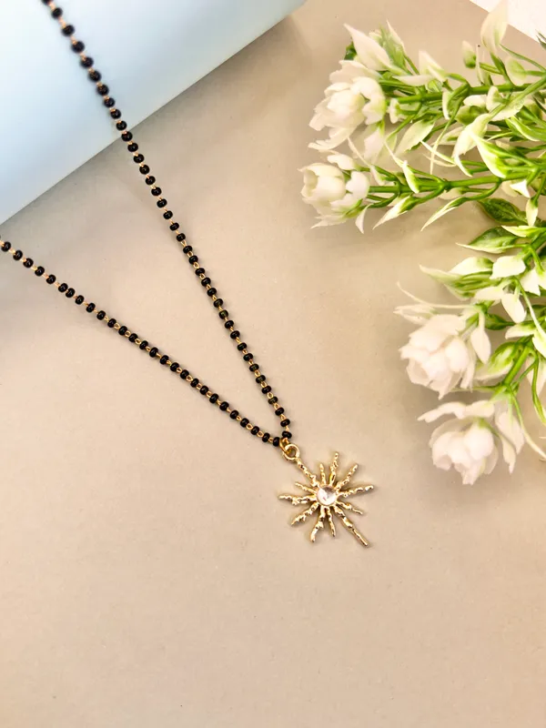 Sun_M1_minimal_motherpearl_mangalsutra