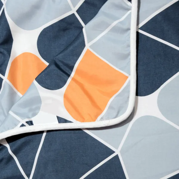 Geometric_Single_Dohar_for_AC_Room_(Polyester,_Navy_Blue_and_Orange)