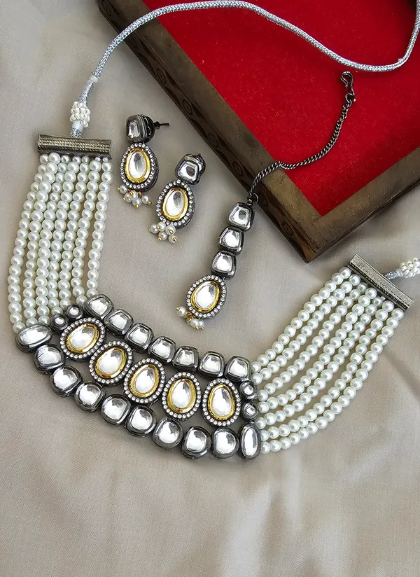 white_stone_kundan_jewellery_set_with_mang_tika